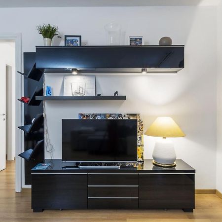 Cozy & Comfy Apt In Navigli Area Milan Exterior photo