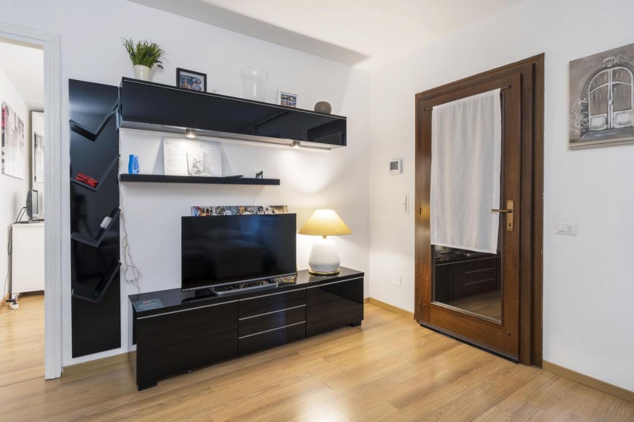 Cozy & Comfy Apt In Navigli Area Milan Exterior photo